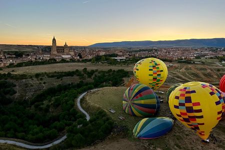 Balloon flight at sunrise in Segovia