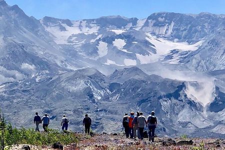From Portland to Mt. Saint Helen Tour in a small group