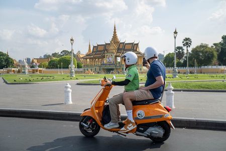 Phnom Penh City Tour & Street Art By Vespa 