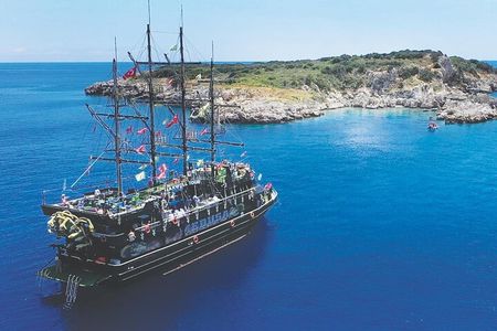 Kemer Pirate Boat Tour with Lunch & Transfer