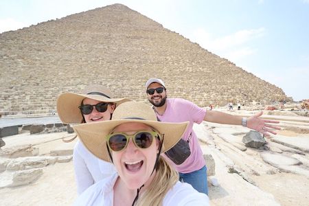 Private Cairo and Pyramids Tour with an Egyptologist Guide