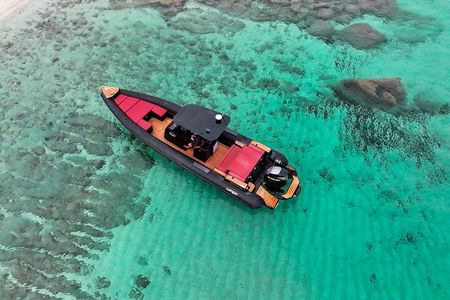 4 Hours private luxury boat trip in Mykonos