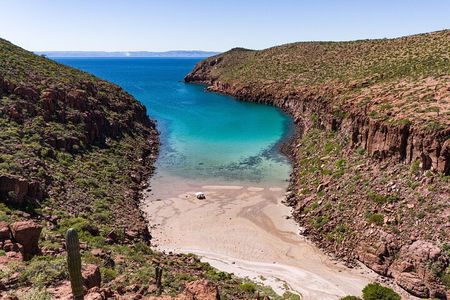 Adventure to Espiritu Santo Island: Snorkel with Sea Lions and Beach