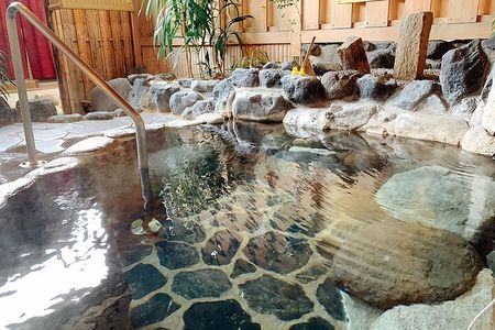 Tattoo-friendly open-air Onsen & drink