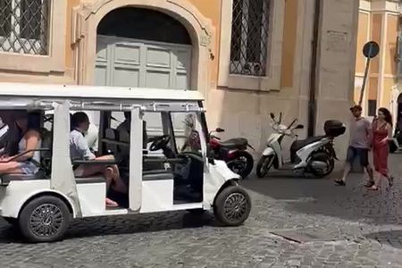 Golf Cart Tour in Quito's Historical Center