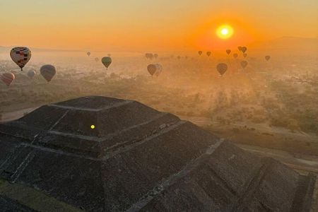 Hot air balloon flight + transportation from Mexico City 