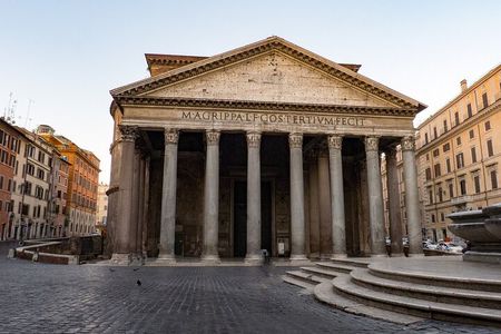 Pantheon, Trevi Fountain and Caravaggio tour with virtual guide 