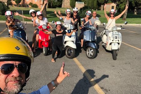 English: Vespa Tour Rome- Experience like a Roman