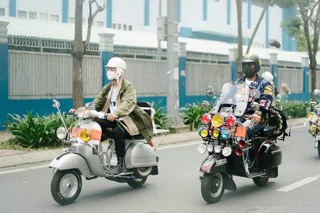 Saigon Vespa Adventure: Private Ho Chi Minh City Sightseeing Tour