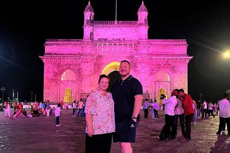 Mumbai Night Tour: Queen’s Necklace, Skyline & Heritage Lights