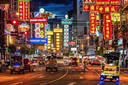 Bangkok Street Food Tour with Hotel Pick-up & Dinner