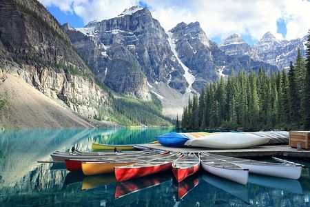 Moraine Lake & Lake Louise Private Day Tour with Banff Explorer