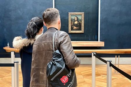 Exclusive Semi-Private Louvre Tour with Mona Lisa, Max 6 People