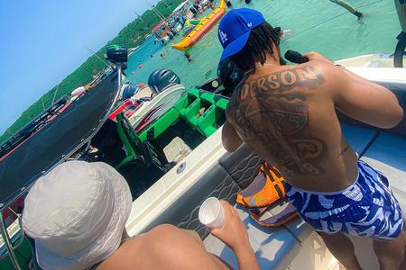 Weekend party on Isla Cholón