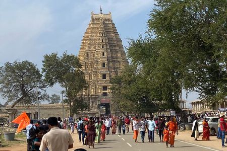 Hire a Licensed Guide for Fullday Hampi visit with own transport