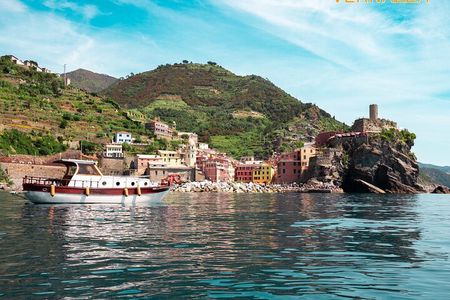 8 Hours Cinque Terre with Lunch on Boat in Spezia