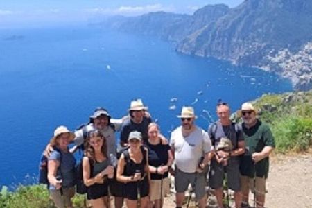 Hike and Dinner in Positano among ancient flavors and traditions