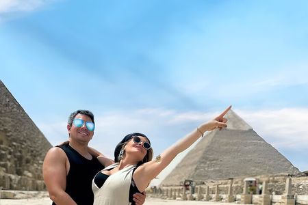 Private Tour to Giza Pyramids with professional Photographer 