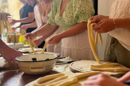 Orecchiette Cooking Class and Wine Pairing in Lecce