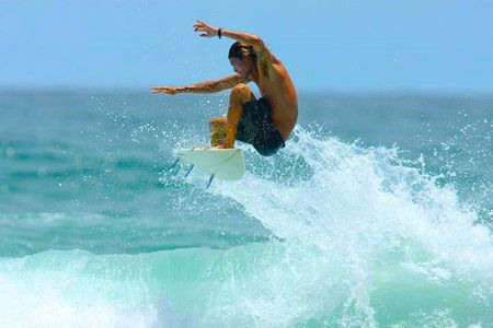 Coconut Coast Surf Adventure Vacation : Seven Days with a Pro