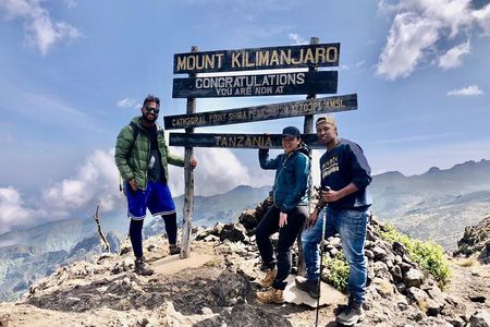 Kilimanjaro Day Hike : Shira Plateau to Cathedral Point (3,870m)