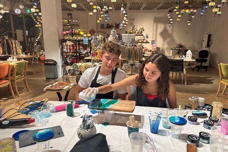 Resin Art Classes Sydney: Cheeseboards & Coasters