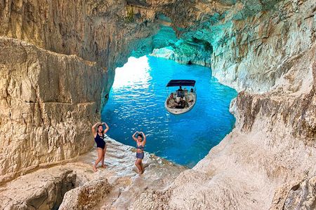 Exclusive Shipwreck & Blue caves Tour : Up to 10 guests