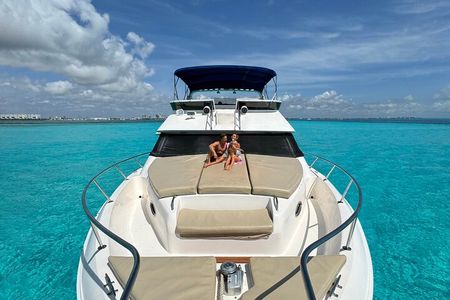 Deluxe Yacht 48FT with FlyBrige Rental in Cancun