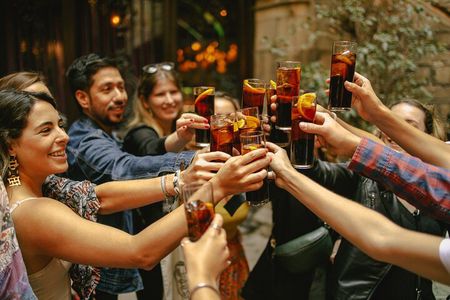 Barcelona Dark History Night Walking Tour With Drinks