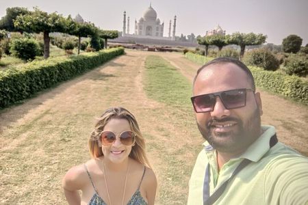 From Delhi: Taj Mahal Day Tour with Lunch