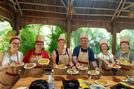 From DaNang/Hoi An: Market, Basket Boat & Cooking Class in Hoi An