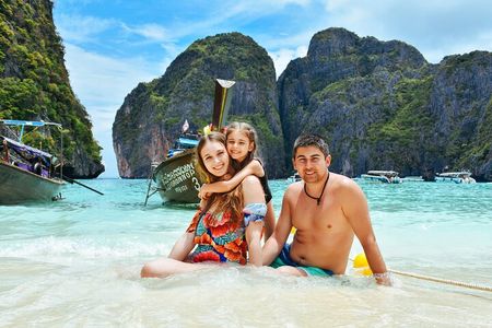 Khaolak: Phi Phi & Maya Bay Speedboat Tour with Transfers & Lunch