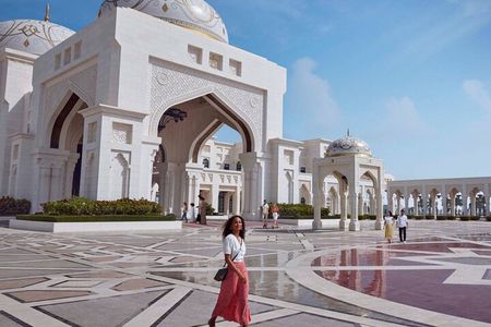 Shared Full Day Guided Tour Visit to Abu Dhabi 