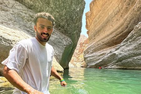 Wadi Shab & Bimmah Sinkhole Tour from Muscat– Hike & Swim
