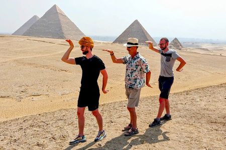 Private Tour: Giza Pyramids & Cairo Museum & Bazaar(All included)