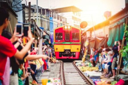 Private Tour to Maeklong Train Market and Floating Market