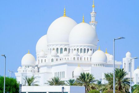 Premium Abu Dhabi Tour: Grand Mosque, Royal Palace & Etihad Tower