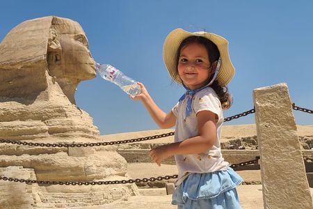 Private Guided Day Tour: Giza Pyramids, Egyptian Museum and Nile Dinner Cruise