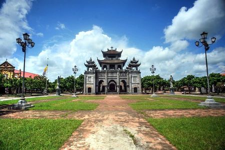 From Hanoi to Ninh Binh Tam Coc and Phat Diem Private Tour