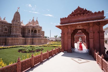 Mandir & Buddhist Temple Tour with Indian Lunch & Chinese Tea