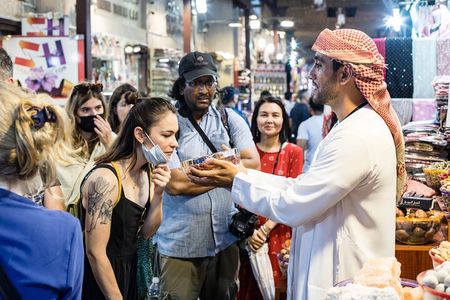 Dubai Aladdin Tour: Souks, Creek, Old Dubai and Tastings 