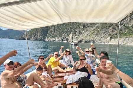 Boat tour of the 5 Terre from La Spezia : swim, relax, & eat