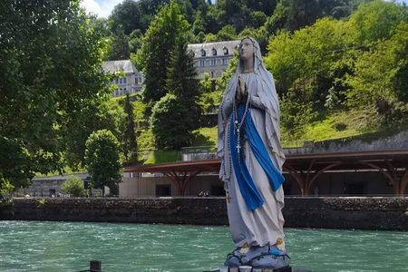 The Story of Lourdes Walking Tour IN ENGLISH 