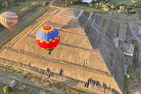 Balloon flight with pyramids tour and transportation from Mexico City