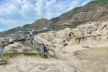 Day of Dinosaurs & Hoodoos from Calgary to Drumheller Badlands