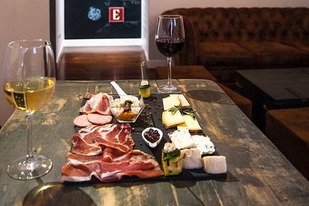 EAT AND DRINK LIKE A LOCAL - Wine Tasting in Trastevere w/ Gelato