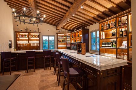 Wine Tasting in Historic Open-Lounge room