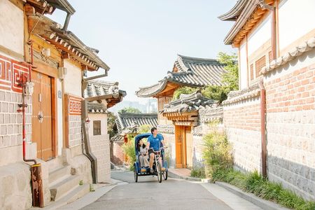 2 hr / Seoul Private Pedicab Tour : Bukchon Anguk Hanok Village