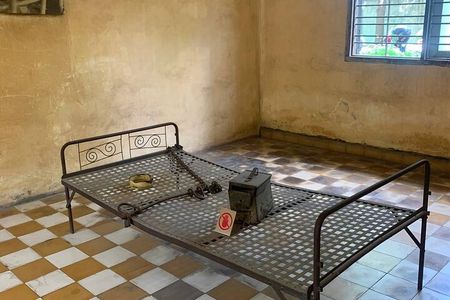  Killing Field and Genocide Museum private haft day Tour
