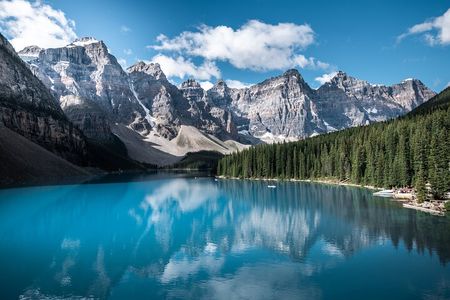 From Banff: Shuttle Service to Moraine Lake & Lake Louise 